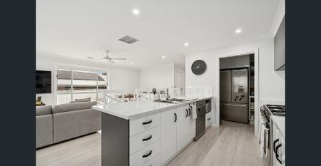 Modern Four-Bedroom Home in Prime Estella Location - Photo 2