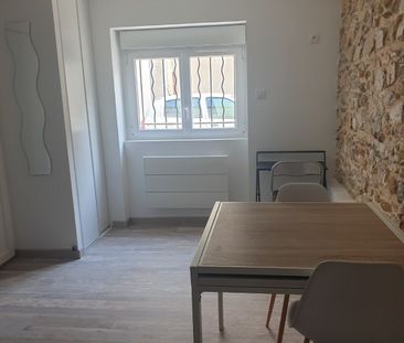 Location Appartement 1 pièce 16m² NIMES 30900 - Photo 3