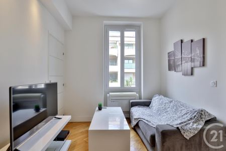 Location Appartement 2 pièces 27m² VILLEFRANCHE SUR MER 06230 - Photo 2