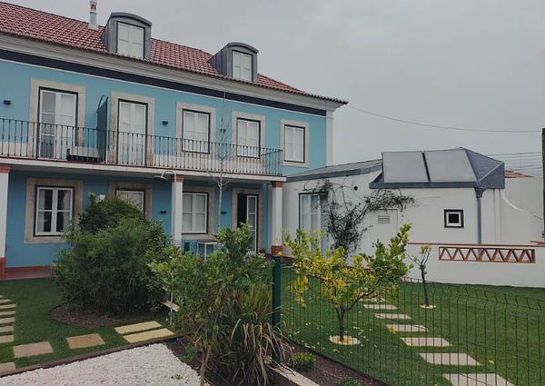 4 bedroom semi-detached house with garden, storage parking, located in Benfica