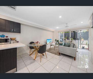 Modern Townhome in well sought Balmoral - Photo 2