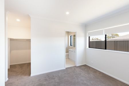 QUALITY BUILT FAMILY HOME IN POPULAR LOCATION - Photo 3