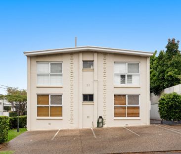 Freshly Renovated 1 Bedroom Apartment! - Photo 3