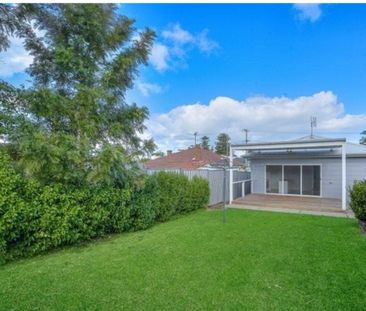 Comfortable three-bedroom family home - Photo 6