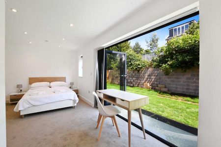 6 bedroom detached house to rent - Photo 5