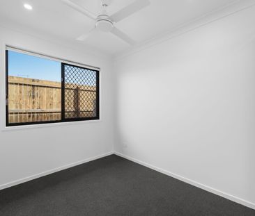 Brand New Family Home with Ducted Air Conditioning, Solar & Stylish... - Photo 5