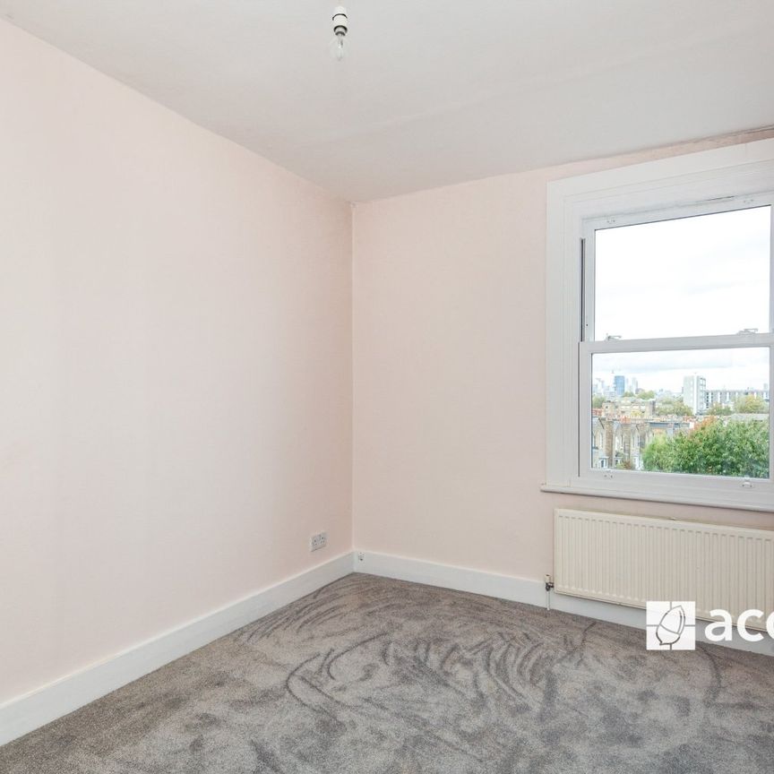 Flat to rent - Lyndhurst Grove, London, SE15 - Photo 1