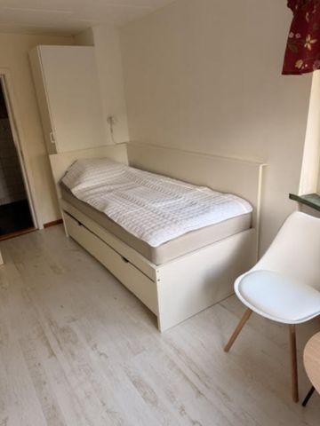 Farsta - 2rok - tillsv - 8.050kr/mån - Photo 2