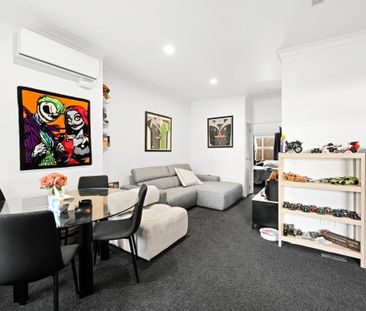 This tidy, low-maintenance unit offers comfortable and convenient l... - Photo 1