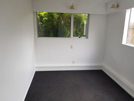 3 x bedroom Paparangi, close to schools and shops - Photo 3