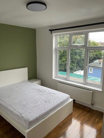 1 bedroom in a house share to rent - Photo 4