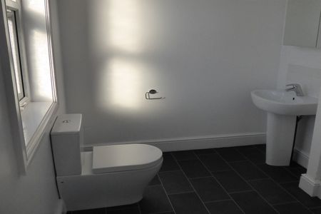 Lily Grove (Room 1), Beeston, NG9 1QL - Photo 3