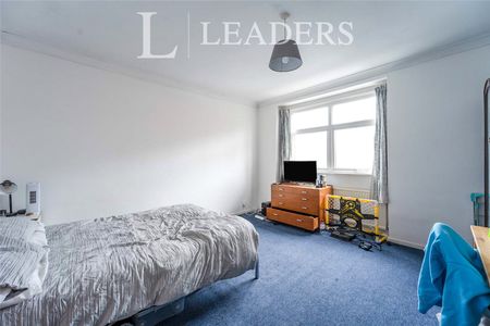 5 bedroom house to rent Francis Avenue, Southsea, PO4 - Photo 2