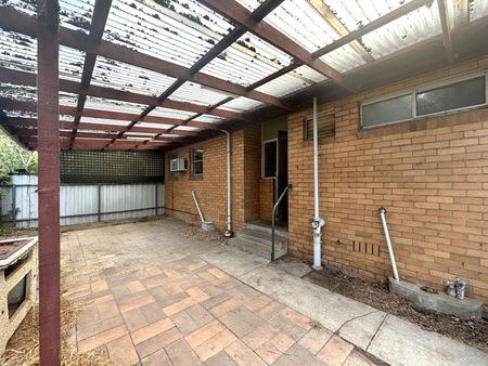 3 BEDROOM FAMILY HOME - Photo 5