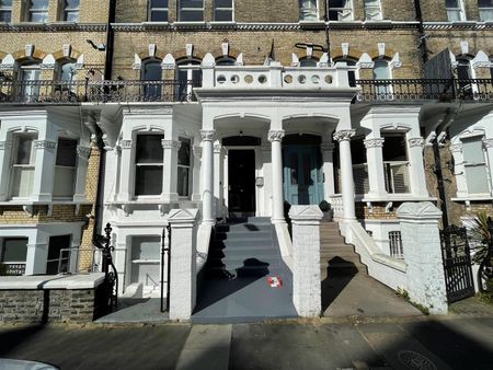 studio property to let - Photo 5