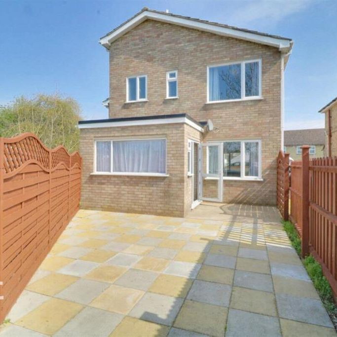 4 bedroom detached house to rent - Photo 1