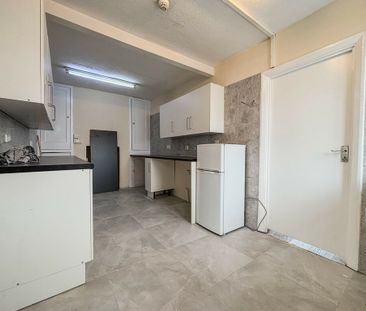 4 Bedroom House To Let - HP13 - Photo 3