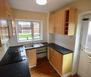 3 bedroom semi-detached house to rent - Photo 3