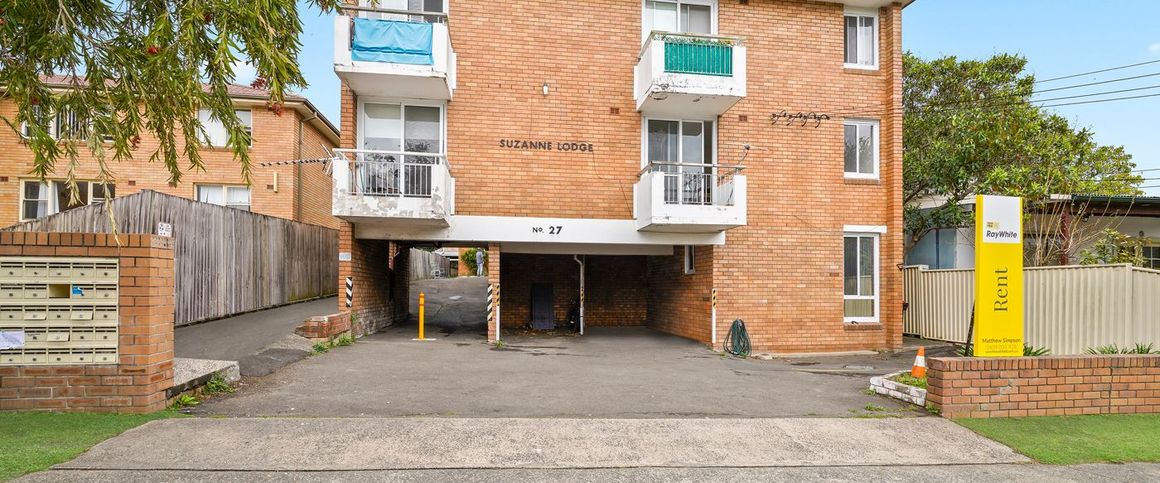 Perfectly Positioned Apartment - Photo 1