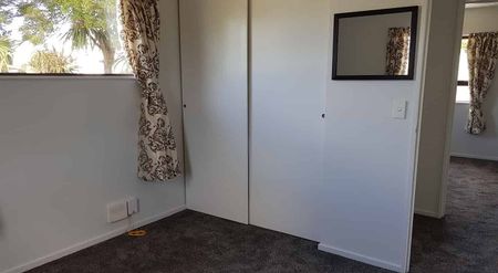 Warm, sunny and plenty of parking. - Photo 4