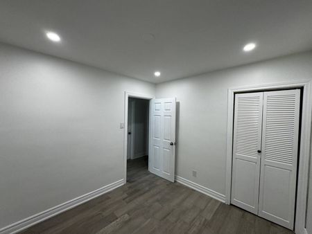 For Lease - 255 Penn Avenue, Newmarket, Ontario - Photo 2