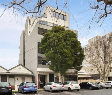 Modern Lifestyle and City Convenience in the Heart of Footscray - Photo 2