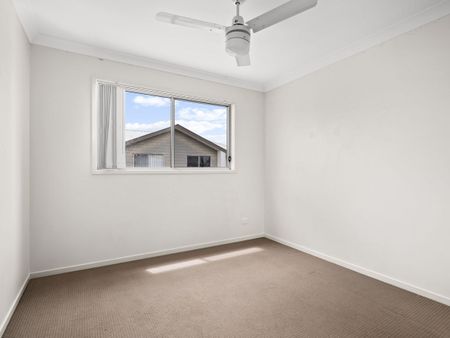 Stunning Modern 3-Bedroom Townhouse – Prime Calamvale Location! - Photo 4