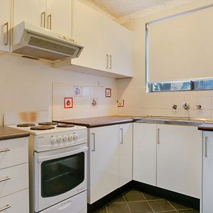 Cosy two Bedroom Unit - Photo 2