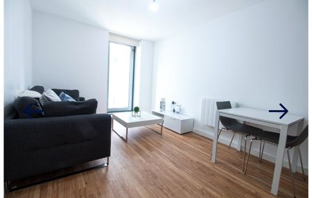 1 Bed Flat, Michigan Point Tower B, M50 - Photo 2