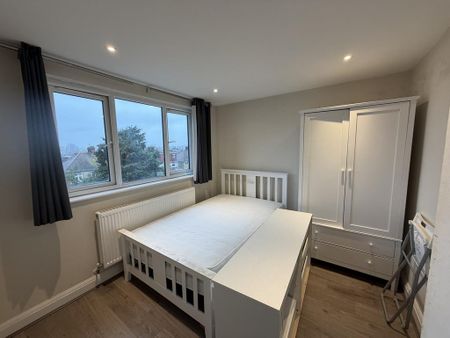 1 bedroom in a house share to rent - Photo 3