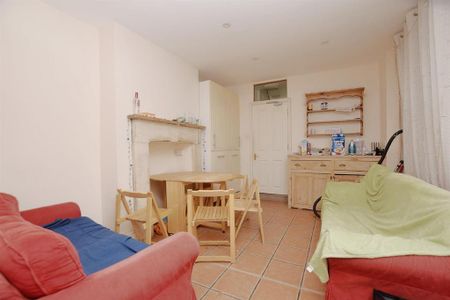 6 bedroom flat to rent - Photo 2
