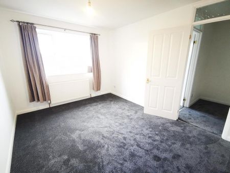 3 bedroom end of terrace house to rent - Photo 4