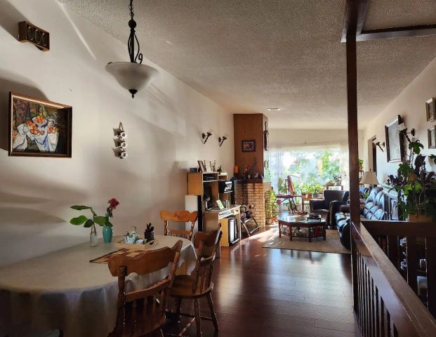 Duplex with 3 Bedrooms, 2 Bathrooms and a single garage — 3 Bedrooms Duplex - Photo 1