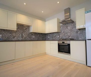3 bedroom flat to rent - Photo 6