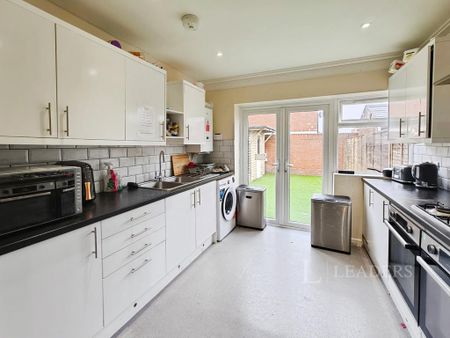 House share to rent - Photo 3