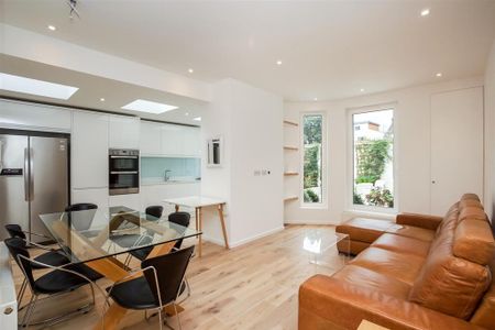 2 bedroom flat to rent - Photo 2