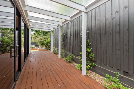 Luxury Living on the Park - Private Lift Access to Each Floor of Property. - Photo 2