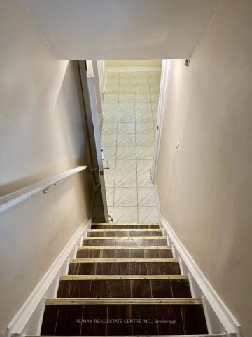 Detached Home For Lease | W9074863 - Photo 2