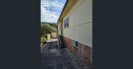 Conveniently Located 2-Bedroom Flat in a Small Block of 4 - Photo 4