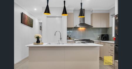 Charming 3-Bedroom Home with Modern Comforts and Single Garage - Photo 2