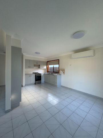 Location to Beach - 3 Good Size Bedrooms - Ensuite to Master - Air Con - Photo 3