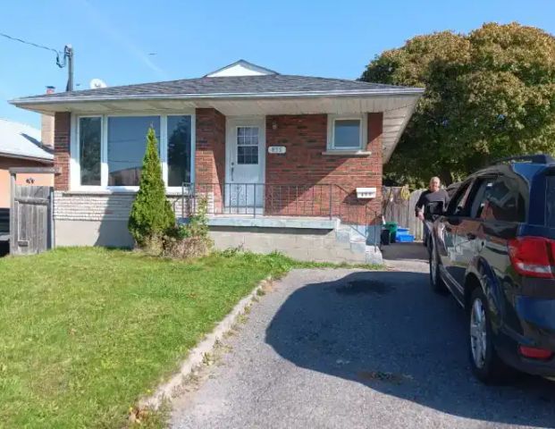 Gorgeous 3 bedroom MAIN level of a house!!! | 895 Myers Street, Oshawa - Photo 1