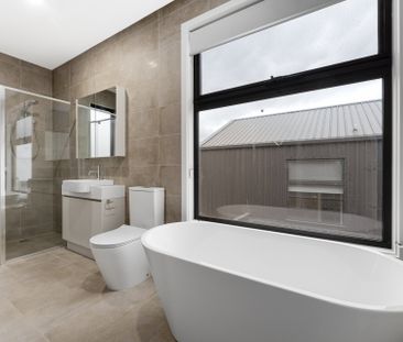 Beautiful Style, Convenience, and Privacy - Photo 4