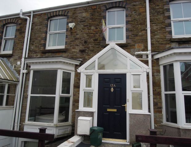 6 bed house to rent in Trafalgar Place, Brynmill, SA2 - Photo 1