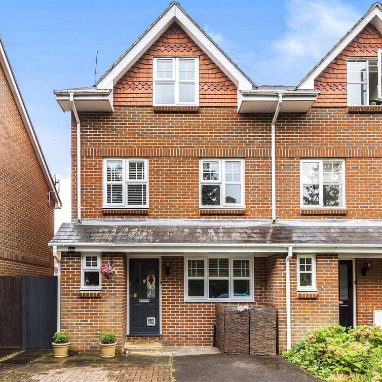 3 bedroom end of terrace house to rent - Photo 1