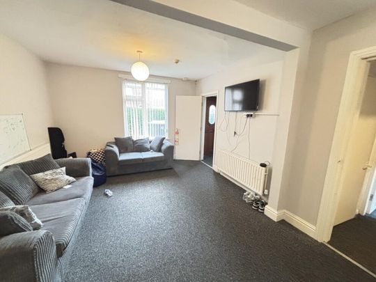 25 Langdale Gardens, Leeds, LS6 4HA - Photo 1