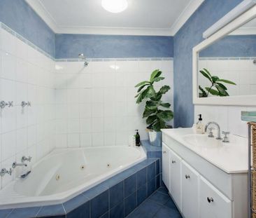 Family Home Backing Mona Vale Golf Course - Photo 3