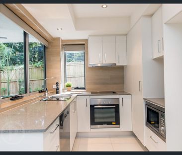 Great Outdoor Space - Near New - Great Balcony Space - Photo 5