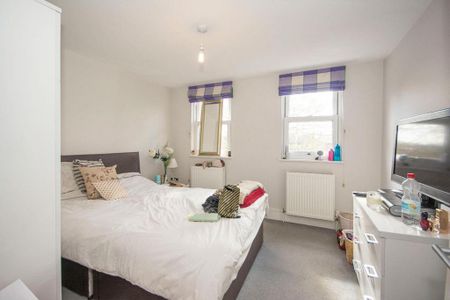 4 bedroom flat to rent - Photo 4