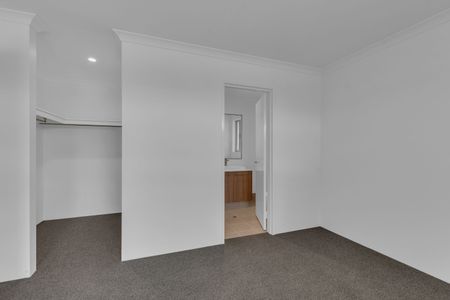 Four Bedroom Family Home in Baldivis - Photo 4